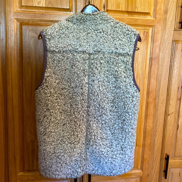 True Grit Sherpa vest - Picture 2 of 7